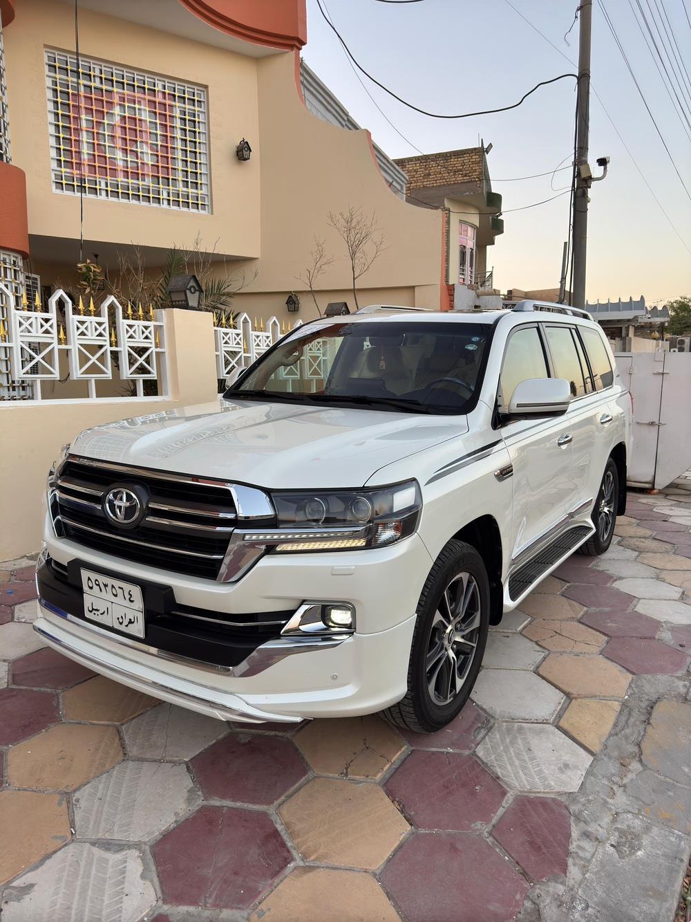 تۆیۆتا لاند کروزەر